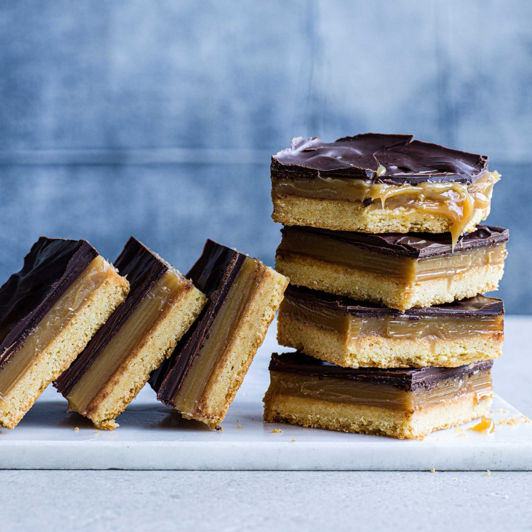 vegan caramel shortbread tray bake 01