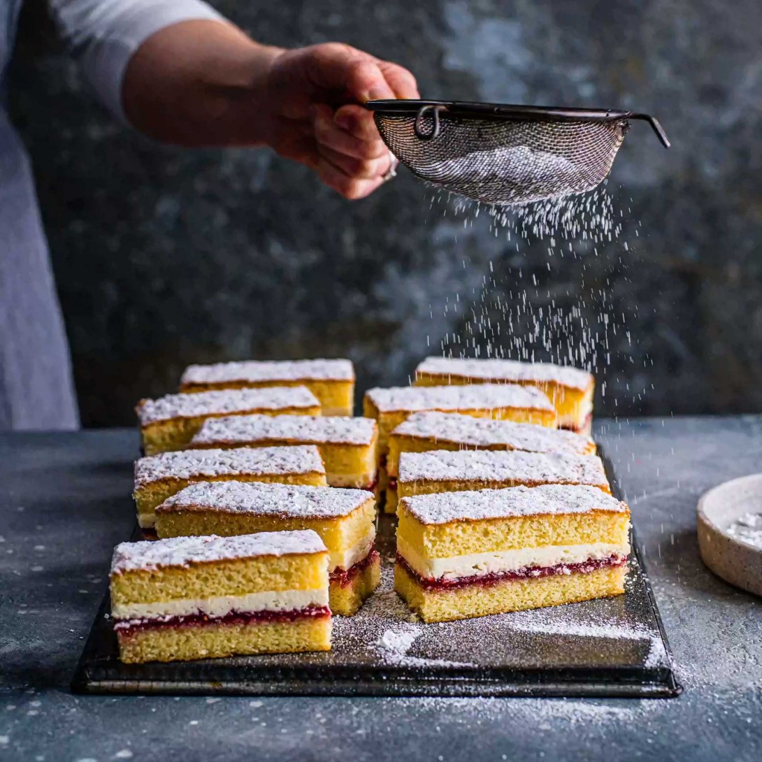 victoria sponge tray cake cover